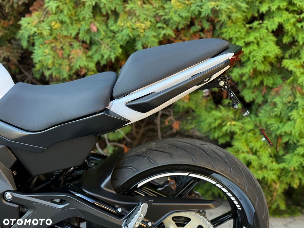 Kawasaki ER - 38