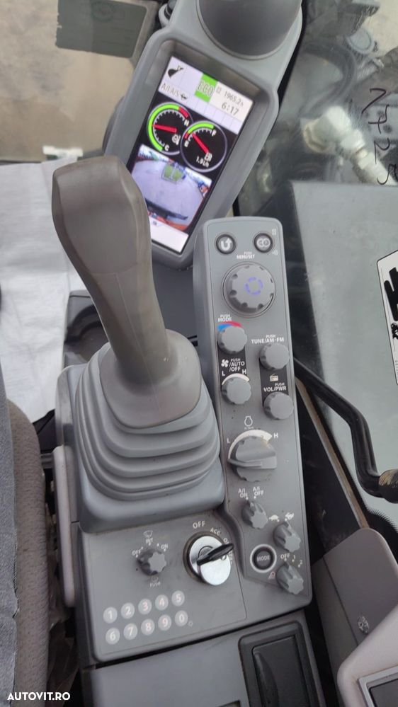 Hitachi ZX85, 9,3 TONE, 2023, 1.965h, CUPLA RAPIDA HIDRAULICA, cupe ingusta si lata NOI, cupa taluz neinclinabila NOUA, senile cauciuc PAD, LAMA NIVELARE, Instalatia picon pe brate, Aer cond, sistem antifurt, Ad sapare 5m,ridica 5t, CA NOU-PROMOTIE 64.900Eur - 19