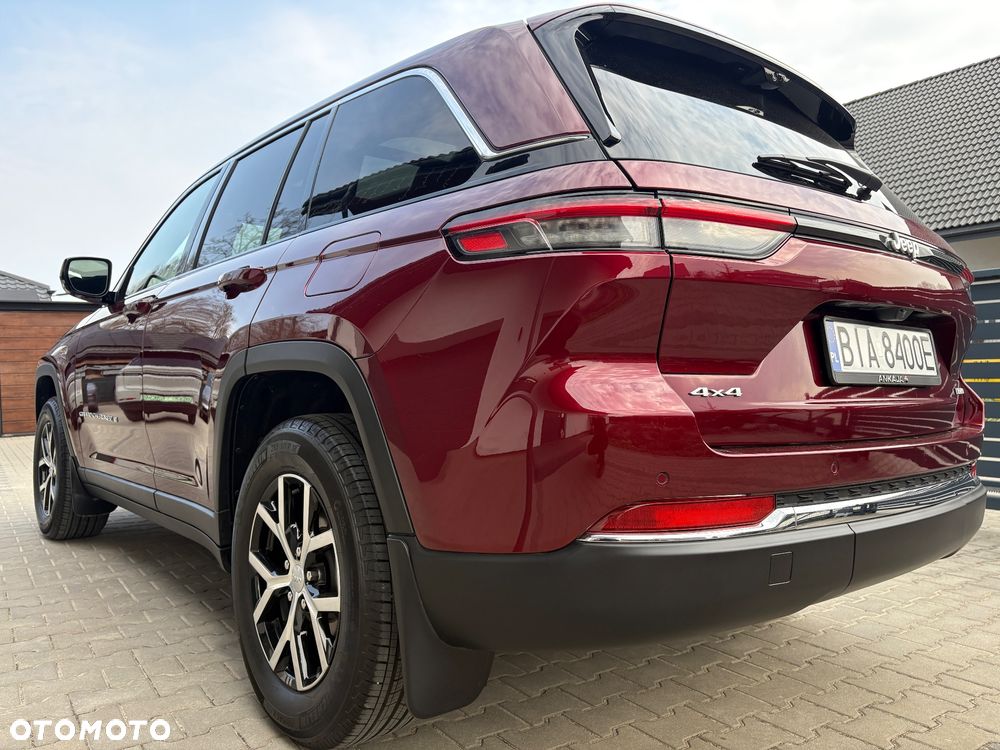 Jeep Grand Cherokee - 24