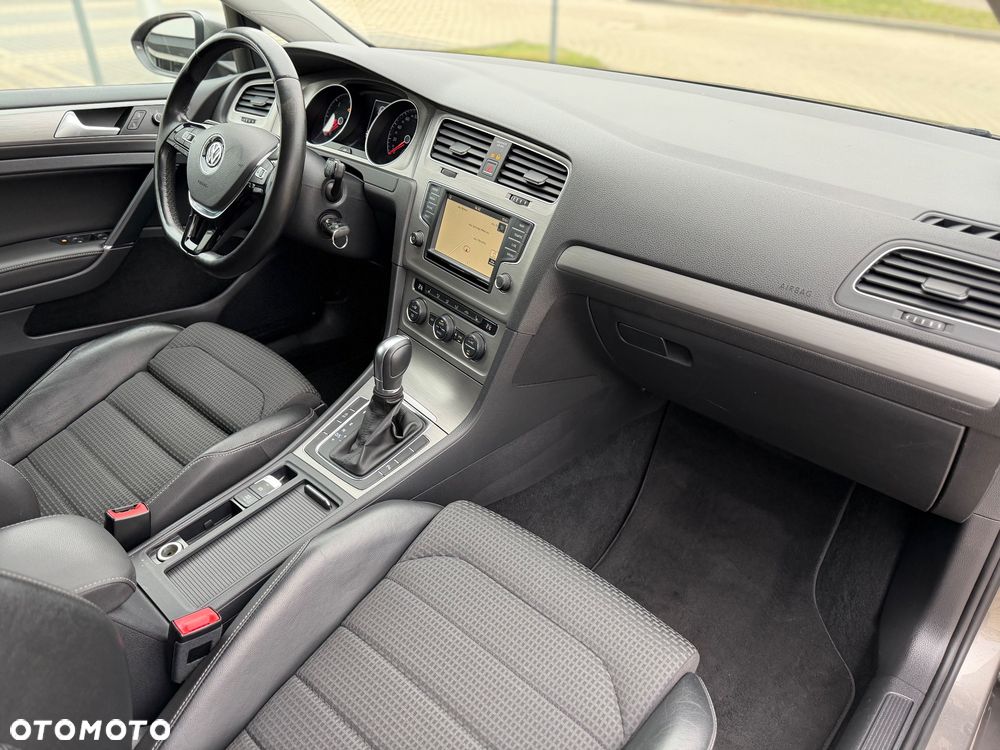 Volkswagen Golf - 22