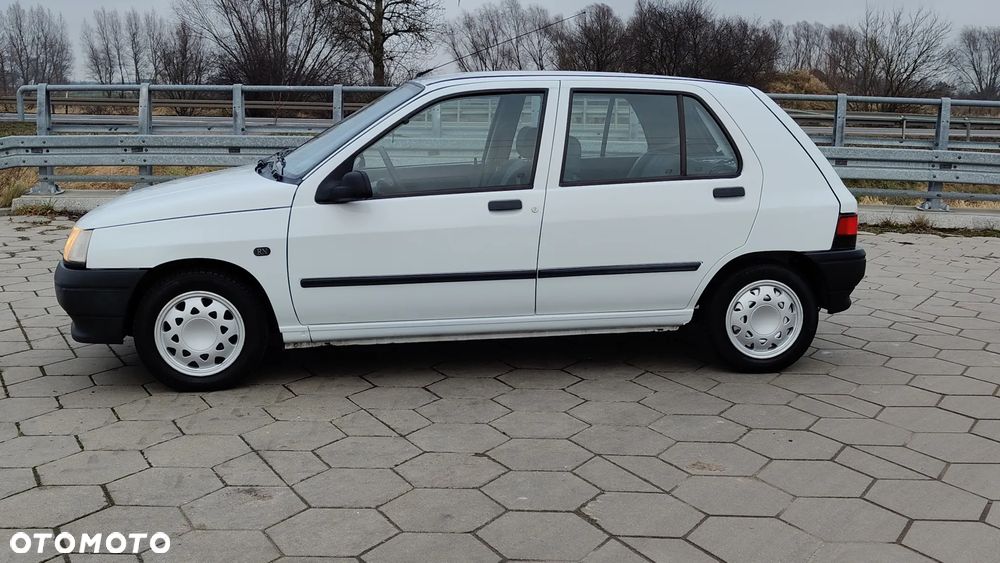 Renault Clio - 19