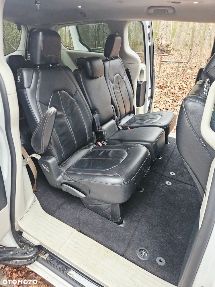 Chrysler Pacifica - 15