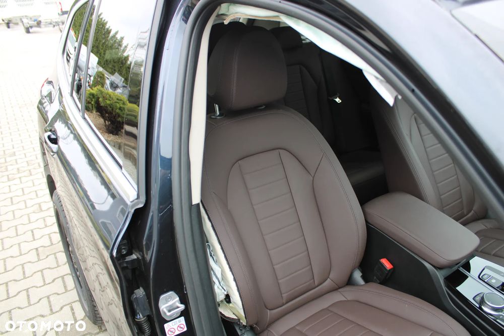 BMW iX3 - 24