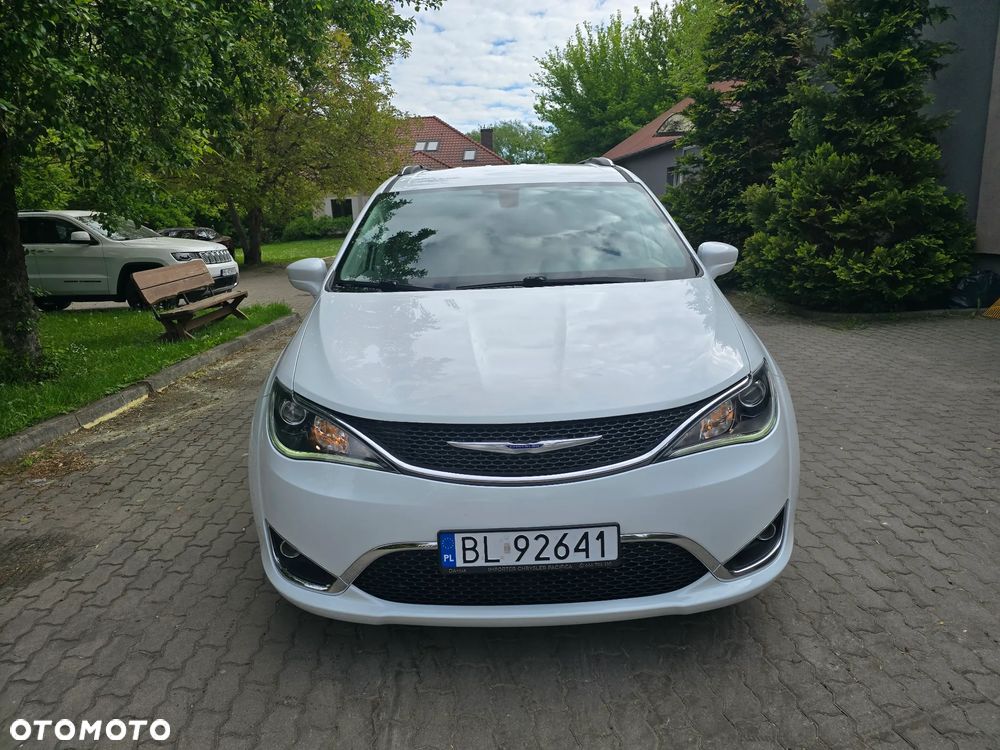 Chrysler Pacifica - 32