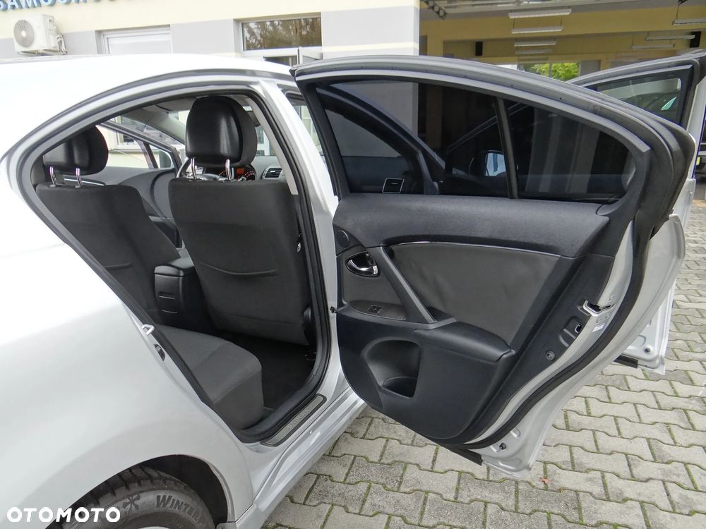 Toyota Avensis 2.0 Sol EU5 MS - 37