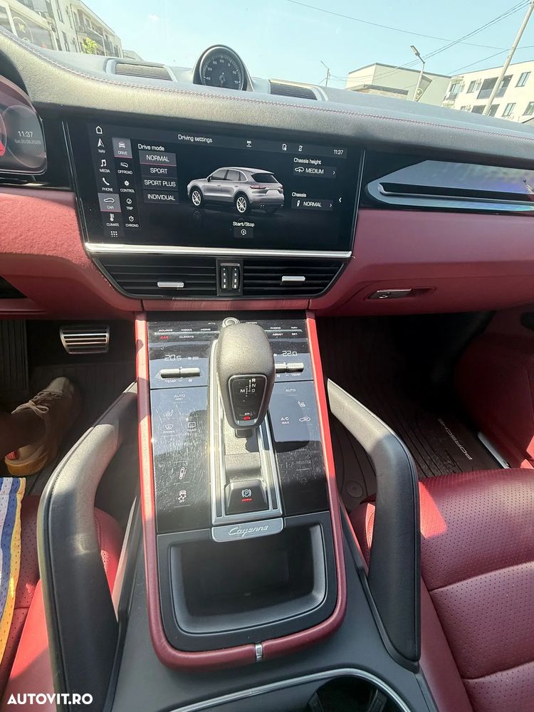 Porsche Cayenne S - 22