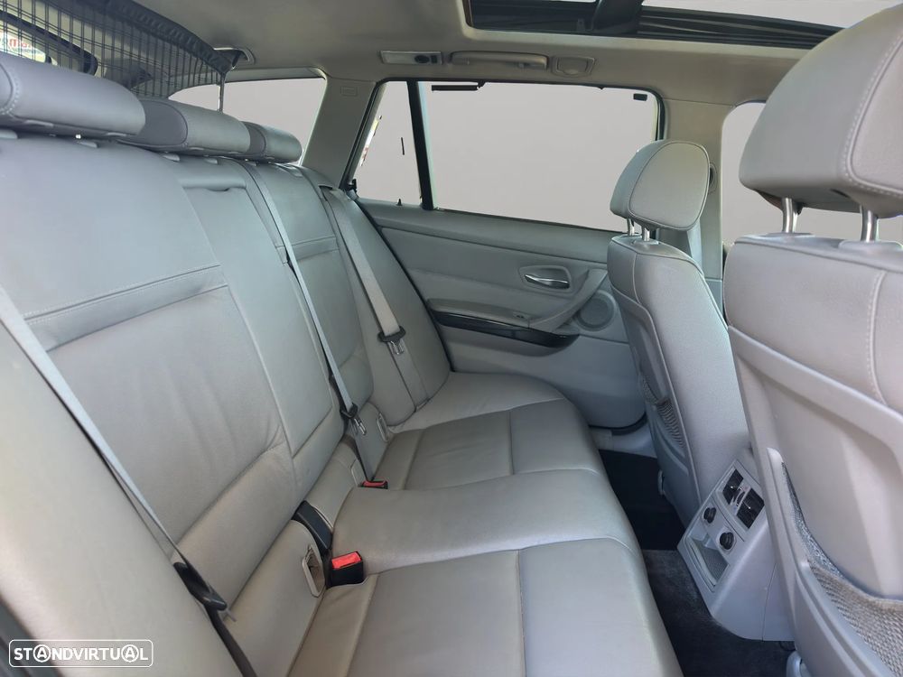 BMW 320 d Luxury Line - 15