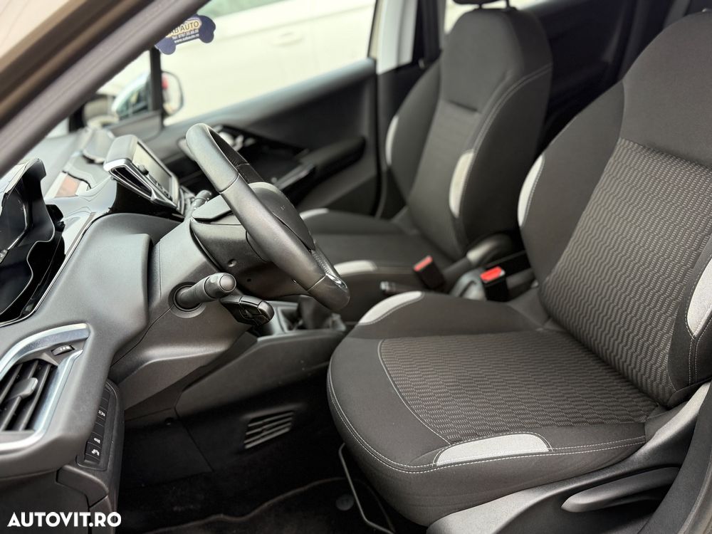 Peugeot 208 82 PureTech Style - 14