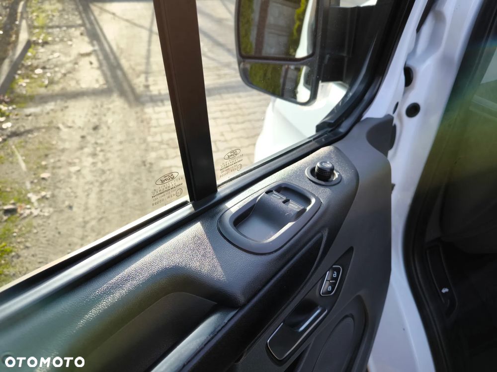 Ford TRANSIT CUSTOM - 17