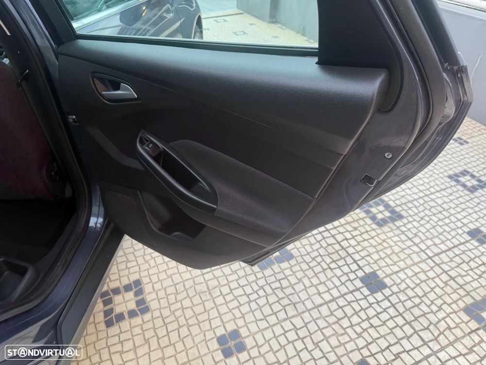 Ford Focus SW 1.6 TDCi Titanium - 17