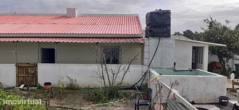 Terreno com benfeiturias - Grande imagem: 2/6
