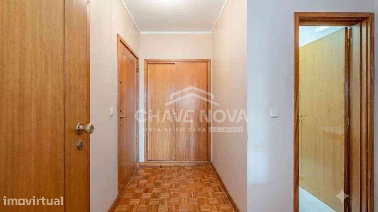 T3, Lugar de Garagem e Arrumos junto ao METRO em V. N. Gaia. - Grande imagem: 2/18