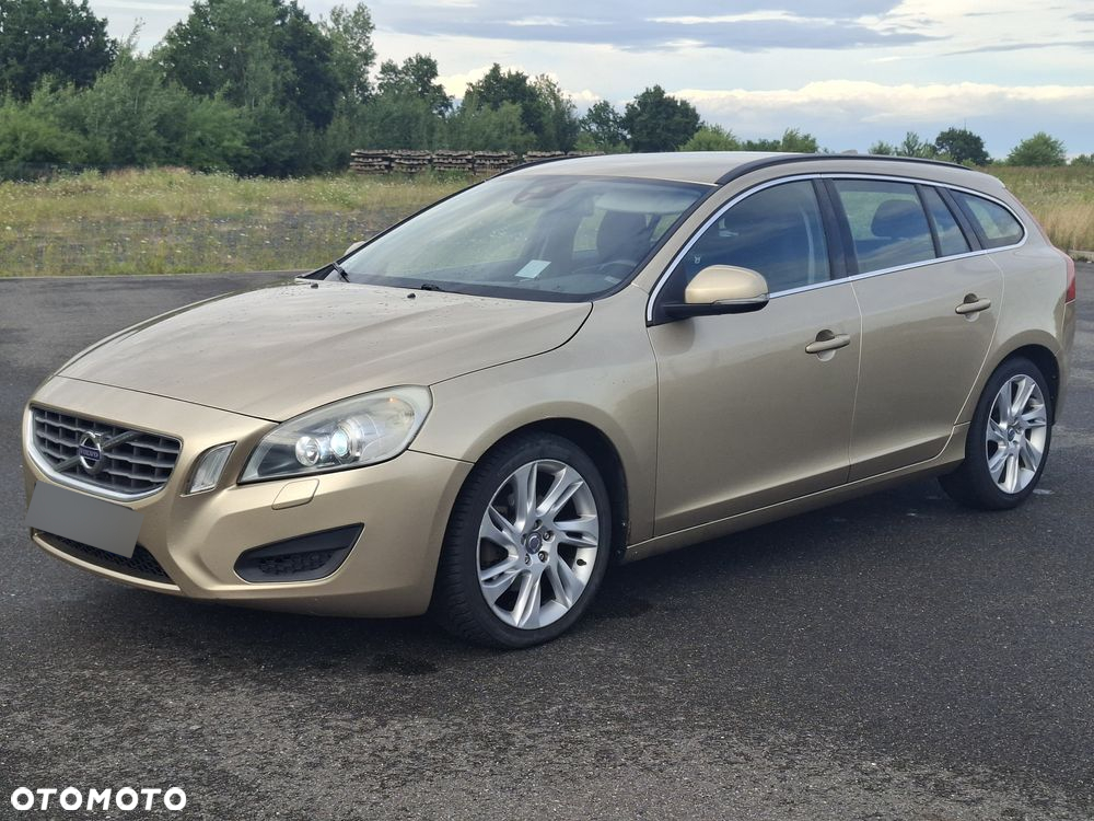 Volvo V60 D3 R-Design - 8