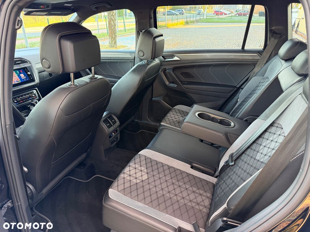 Volkswagen Tiguan 2.0 TDI SCR 4MotION DSG R-Line - 32