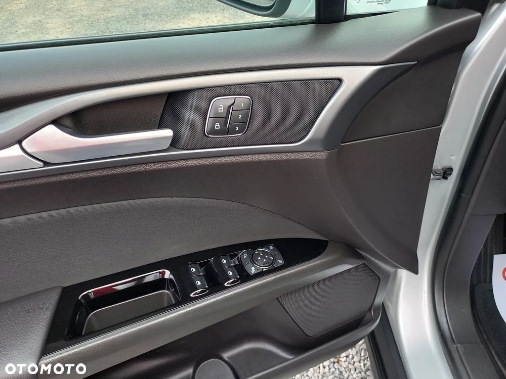 Ford Mondeo 2.0 TDCi Titanium PowerShift - 32