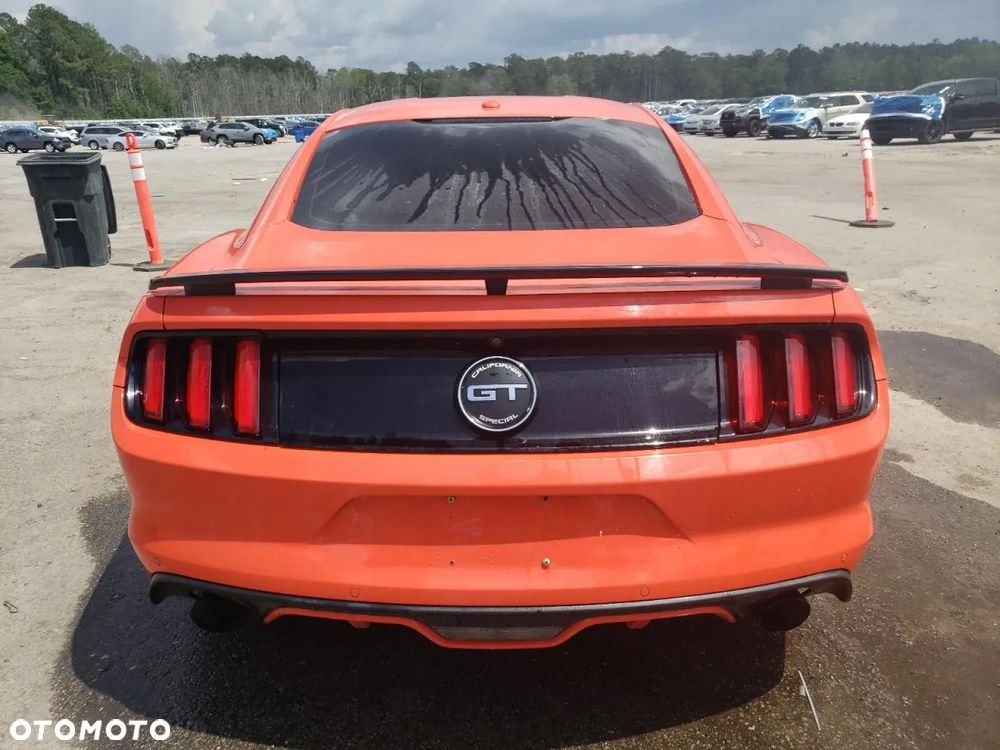 Ford Mustang 5.0 V8 GT - 6