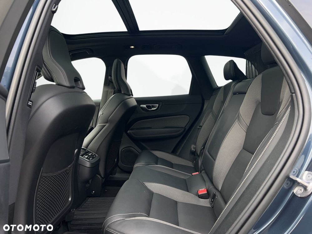 Volvo XC 60 B5 D AWD Ultimate Dark - 13