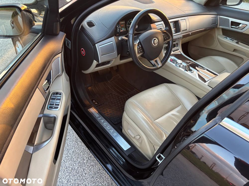 Jaguar XF 2.2 D Premium Luxury - 14