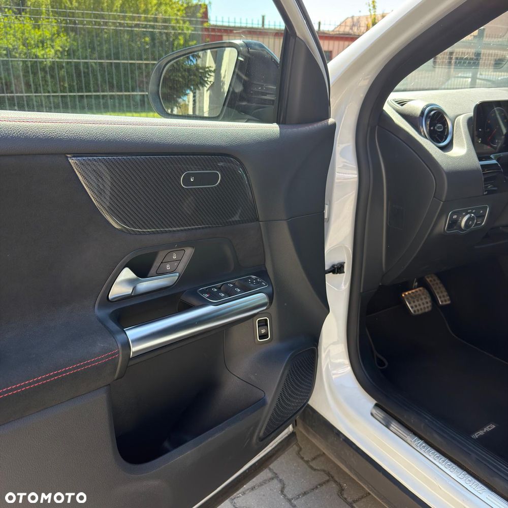 Mercedes-Benz GLA 200 AMG Line - 8