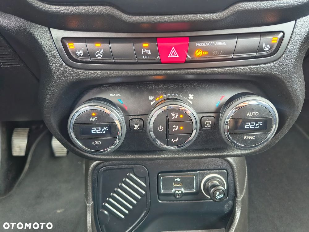 Jeep Renegade 1.4 MultiAir Night Eagle - 11