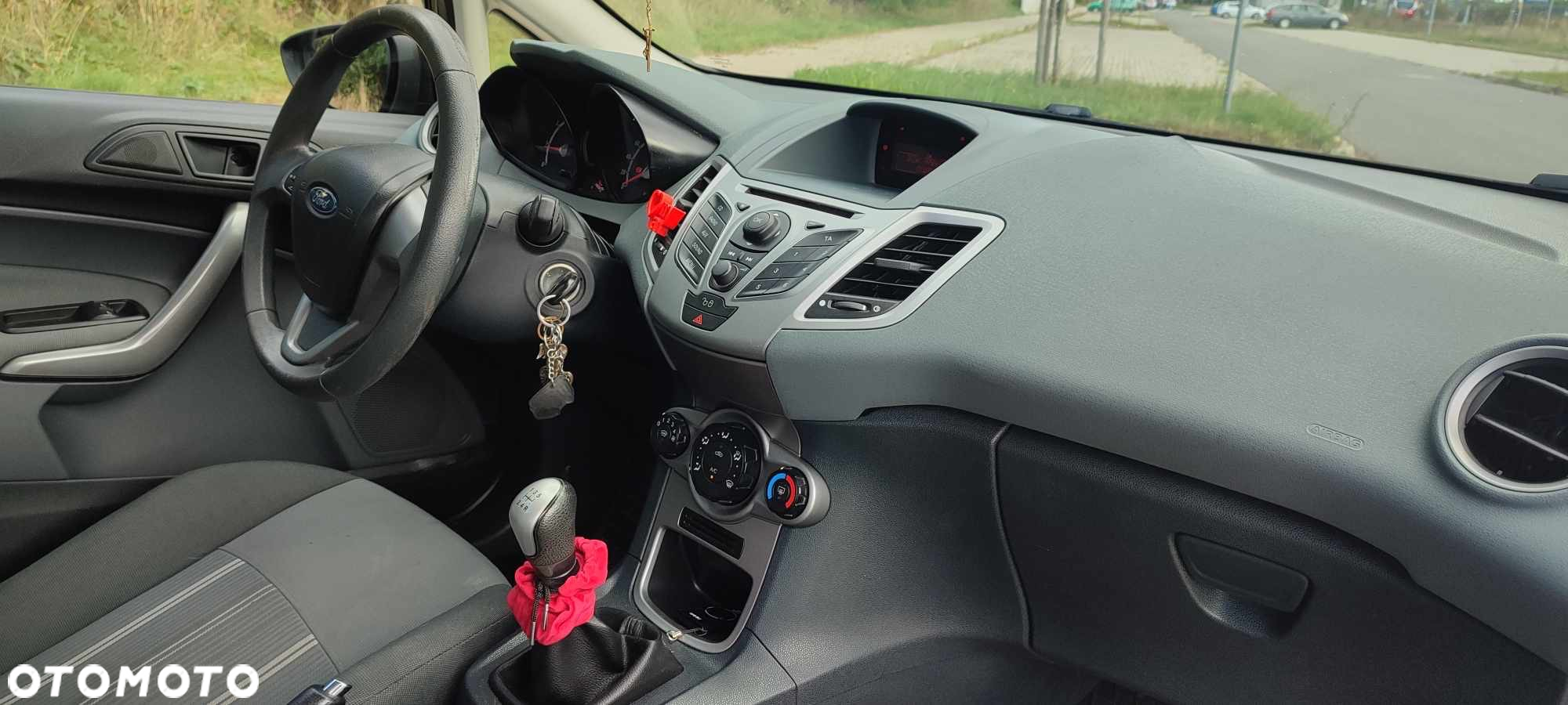 Ford Fiesta 1.25 Ghia - 11