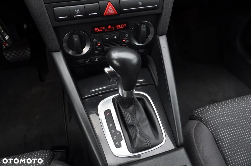 Audi A3 Sportback 2.0 TFSI (DSG) S tronic Ambition - 32