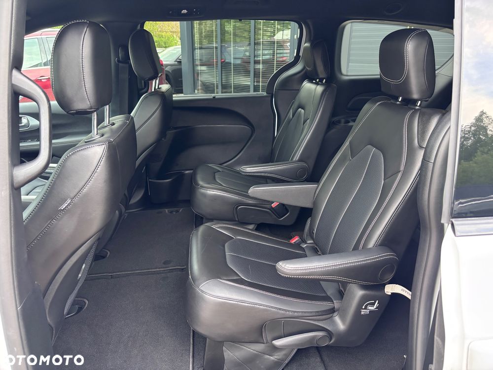 Chrysler Pacifica - 21