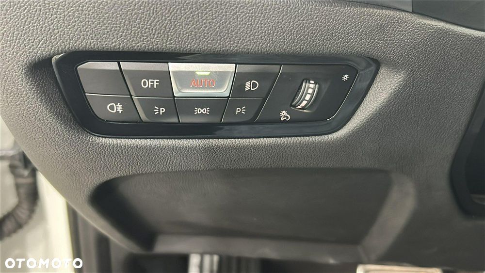 BMW Seria 3 318d M Sport - 26