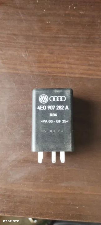 Przekaźnik świec żarowych Audi A4 A5 A6 A8 2.7 3.0d - 1