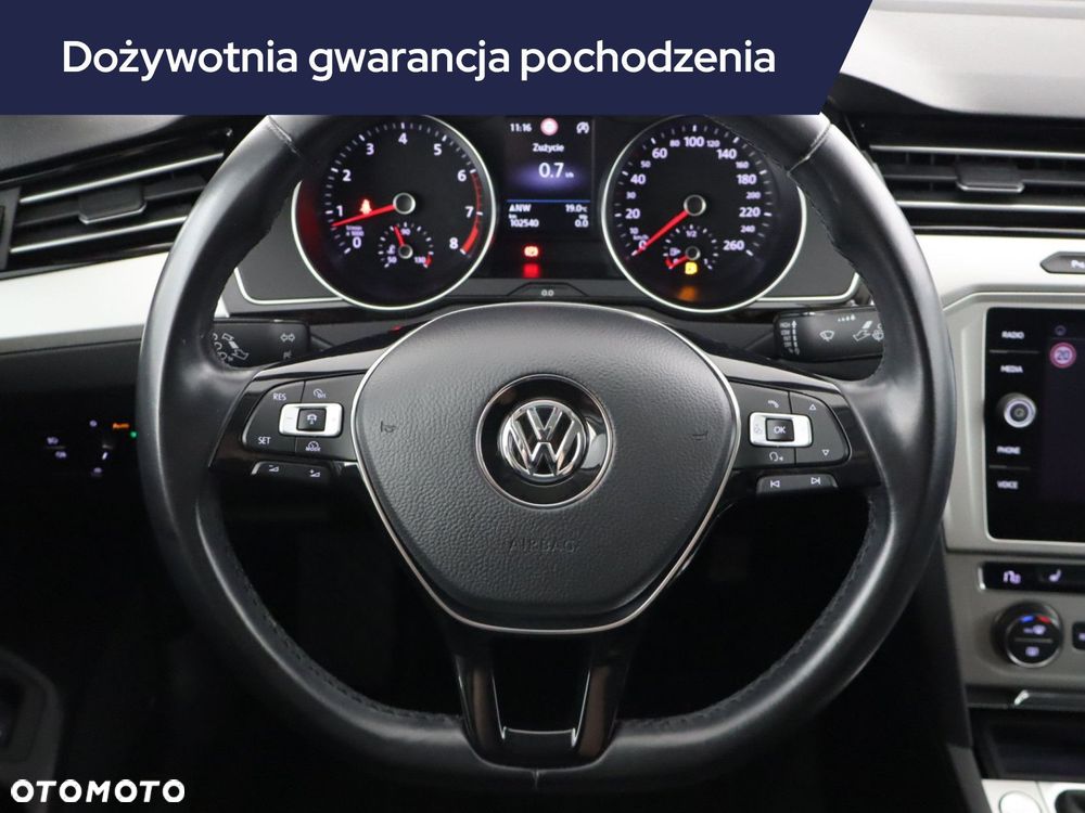 Volkswagen Passat - 17