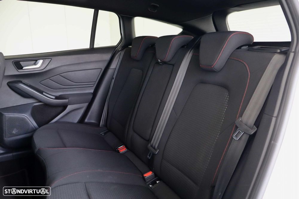 Ford Focus SW 1.0 EcoBoost MHEV ST-Line - 33
