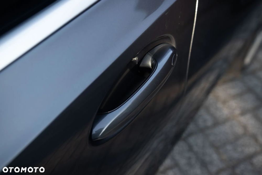 BMW Seria 3 330i xDrive Sport Line - 8