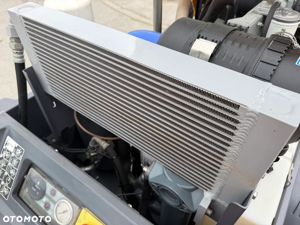 Atlas Copco XAS88 Kompresor Śrubowy. 738 mtg. 2021rok. Sprężarka 5,4m3. Przyczepka jezdna do rejestracji jako pojazd. Regulacja ciśnienia bar od 1-7. Silnik Kubota 4cylindry. 50km. Potężna moc. Sprowadzony z Norwegii. Maszyna jak Nowa z Salonu! Okazja. Zadbana Maszyna. Dokumenty, książka. Opony nówki! Zero zużycia potężna moc. Chłodnica Cyklonowa (osuszacz) !!! - 10
