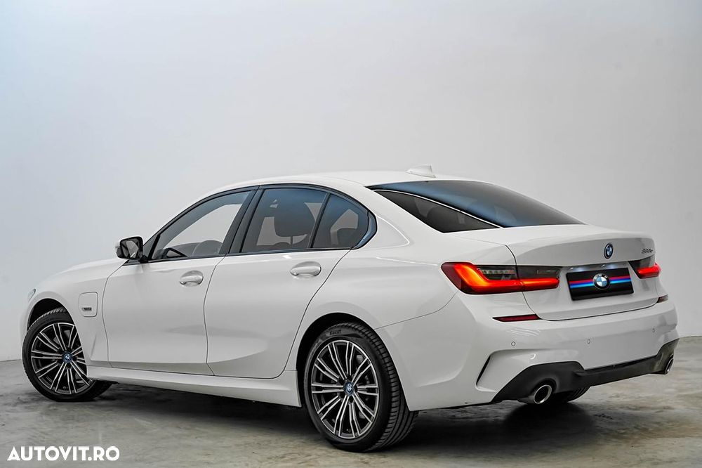 BMW Seria 3 330e Aut. M Sport - 10