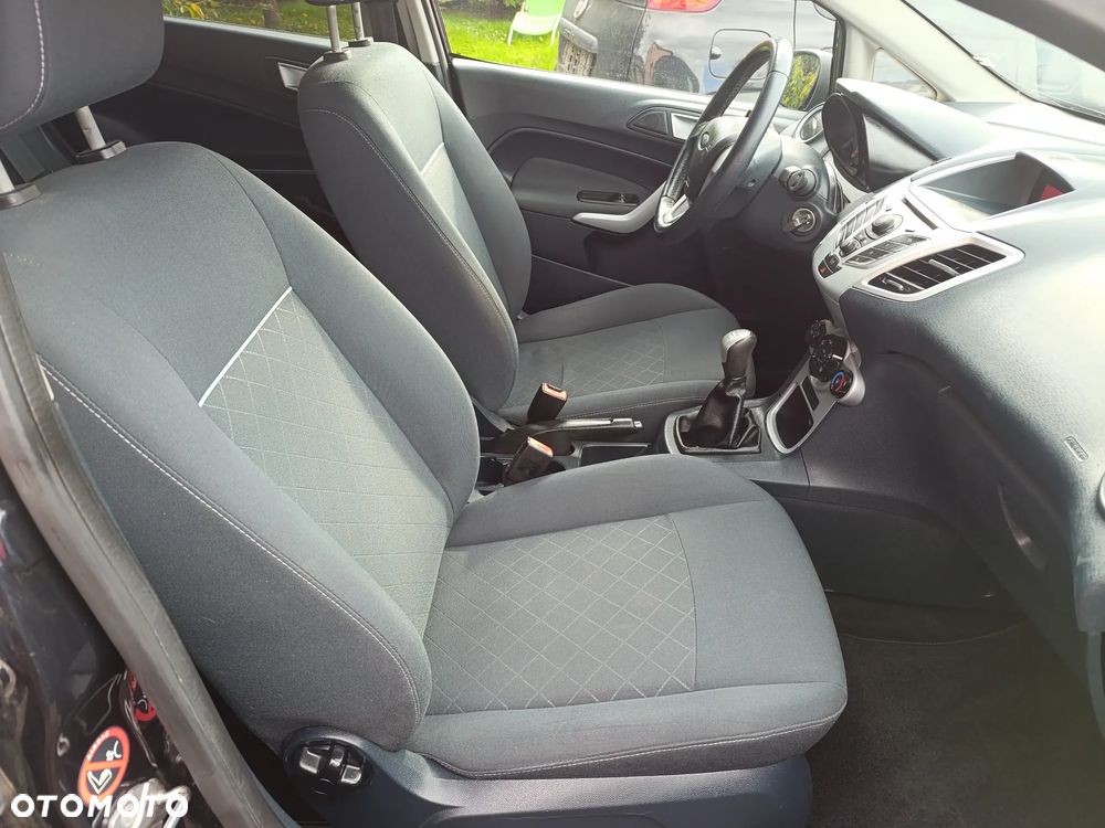 Ford Fiesta - 10