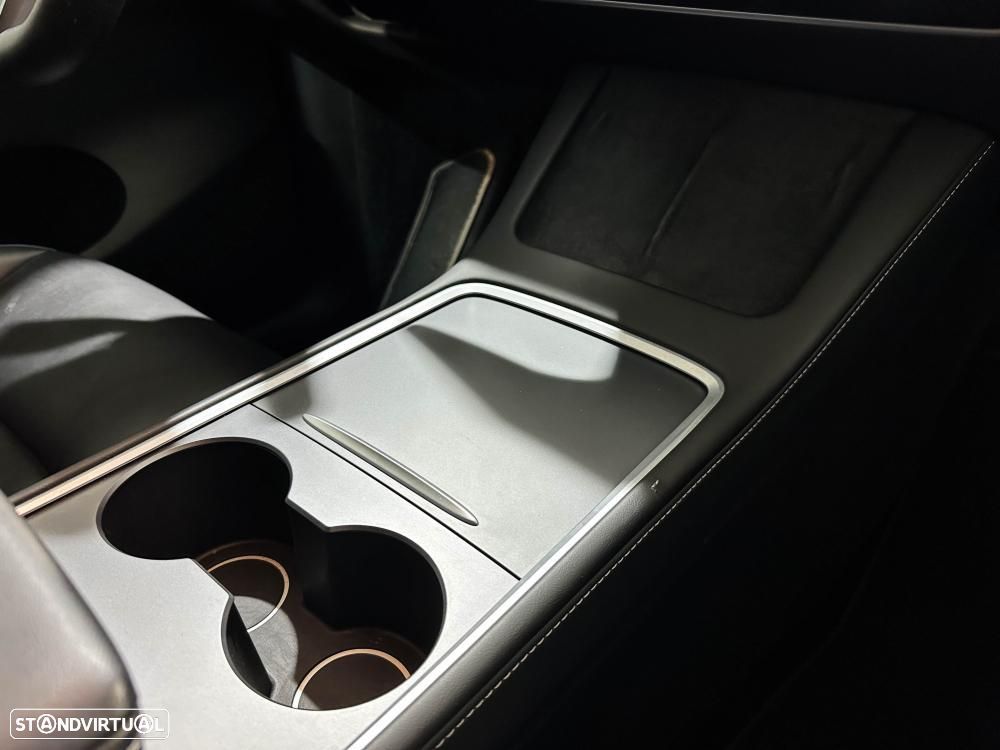 Tesla Model Y Long Range Dual Motor AWD - 36