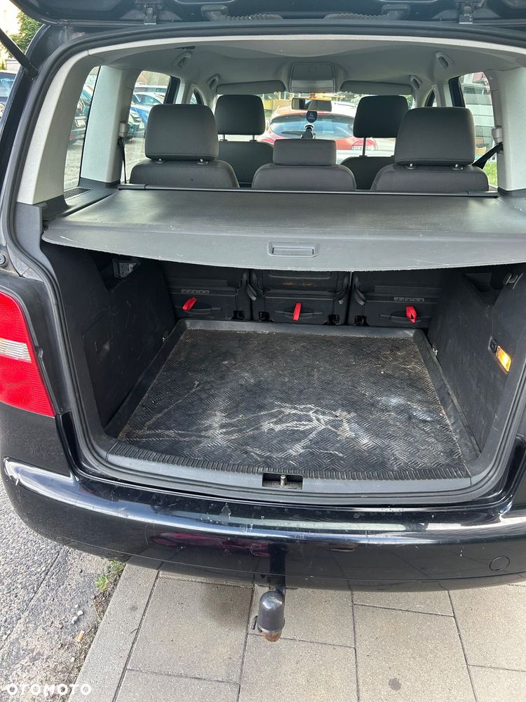 Volkswagen Touran 1.9 TDI Highline - 25
