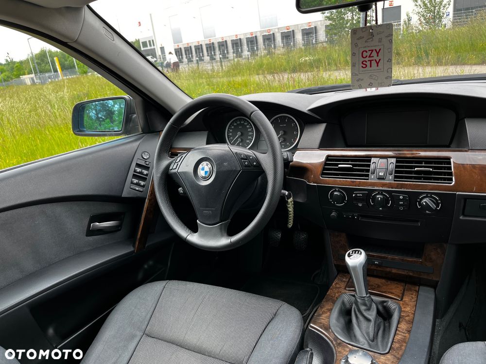BMW Seria 5 523i - 24