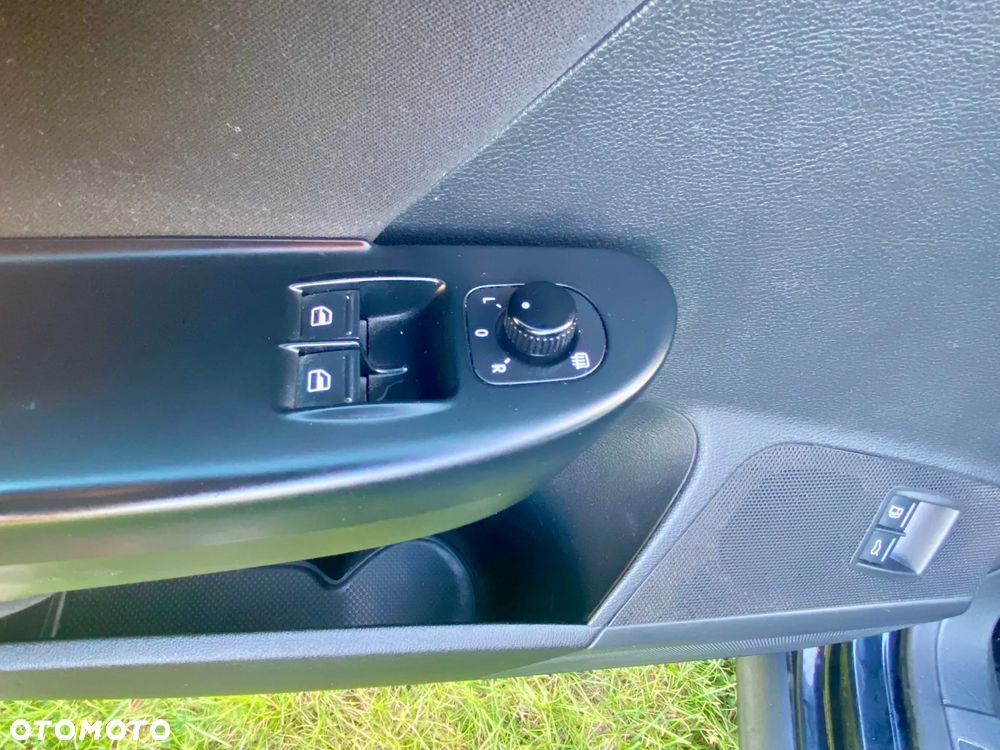 Volkswagen Passat 2.0 TDI DPF Trendline - 14