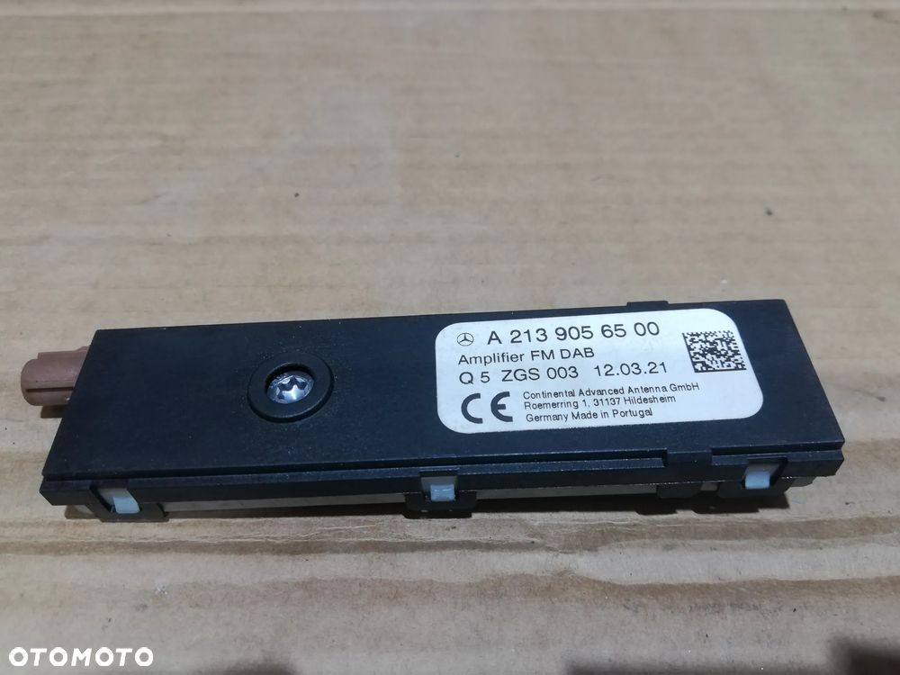 MERCEDES W213 WZMACNIACZ ANTENOWY A2139056500 A2139056800 - 2