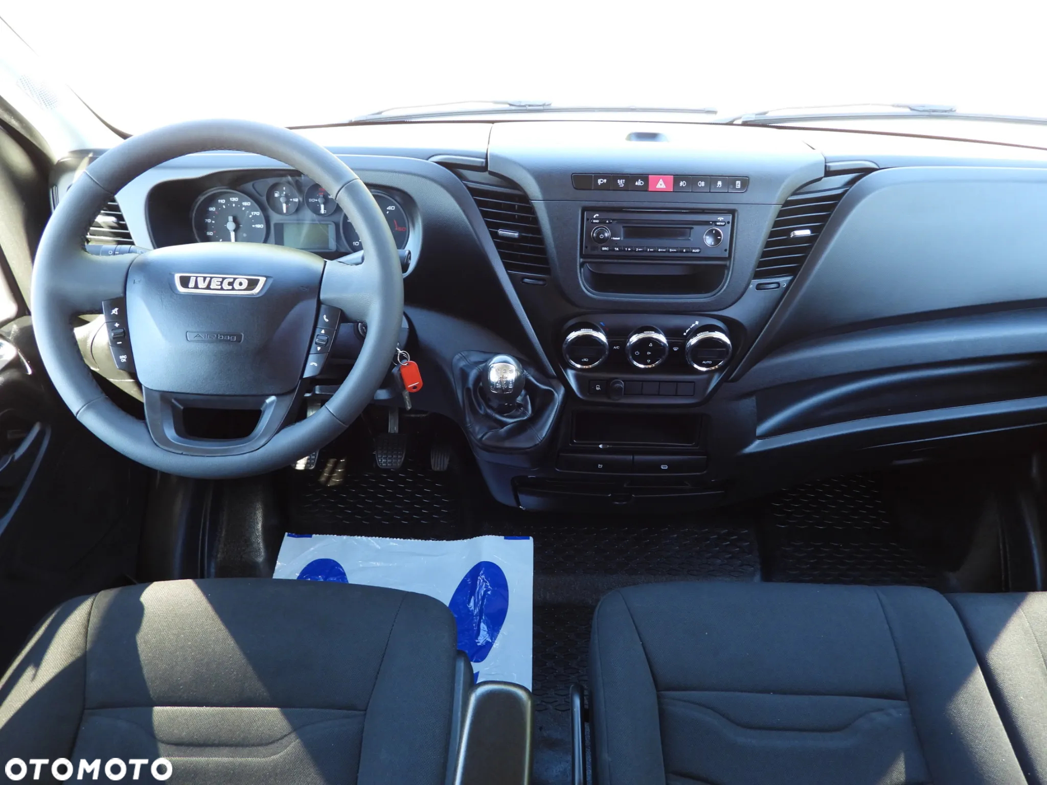 Iveco DAILY 35C17 FURGON BRYGADÓWKA 6 MIEJSC TEMPOMAT BLIŹNIACZE KOŁA KLIMATYZACJA 170KM [ 009678 ] - 28