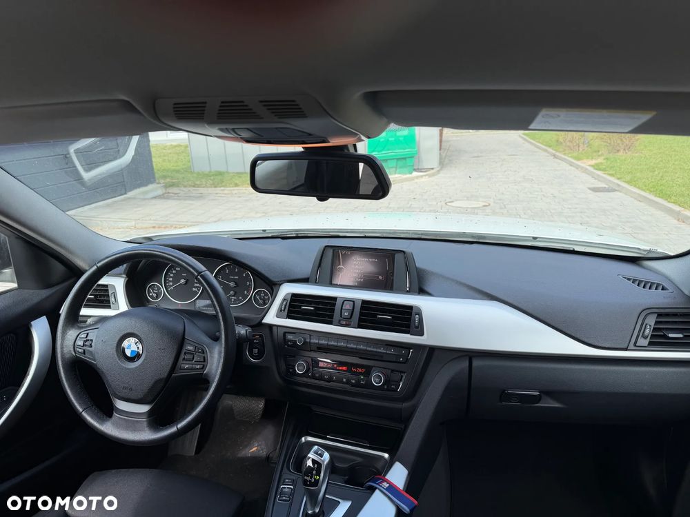 BMW Seria 3 318d - 12