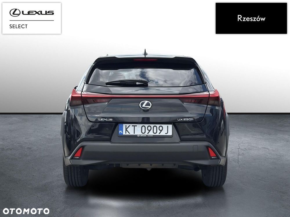 Lexus UX - 4