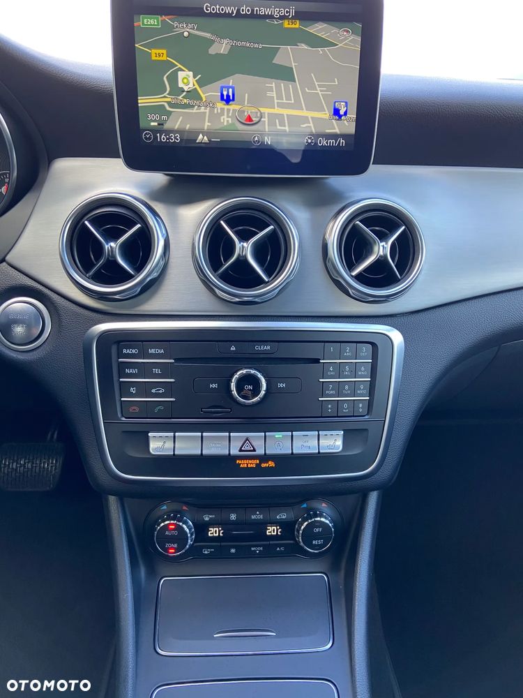 Mercedes-Benz GLA - 33
