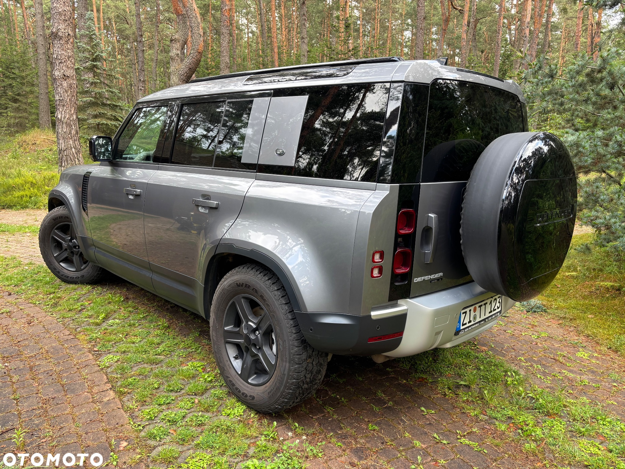Land Rover Defender 110 2.0 D240 S - 4