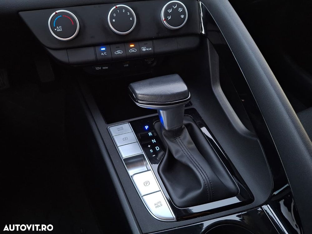 Hyundai Elantra - 26