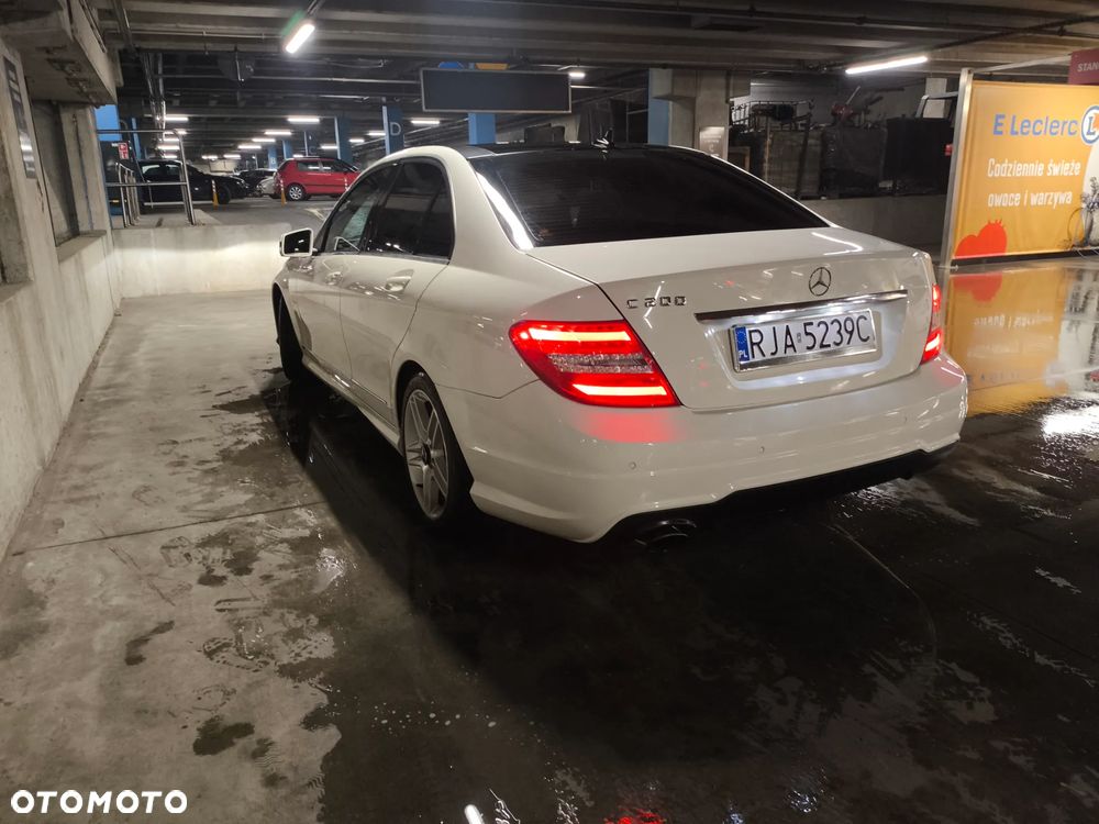 Mercedes-Benz Klasa C 200 CGI BlueEff Avantgarde - 19