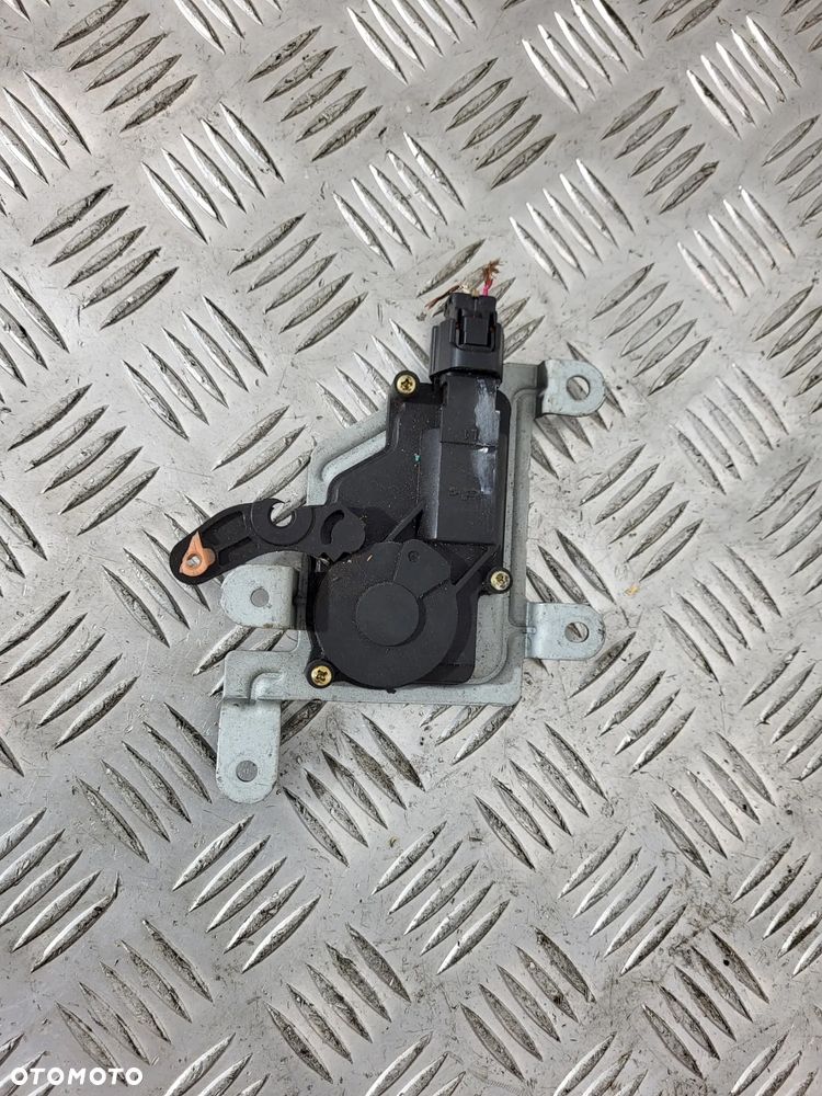 KIA Sorento I Siłownik Zamka Klapy Bagażnika - 1