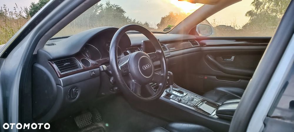 Audi A8 4.2 L Quattro - 17