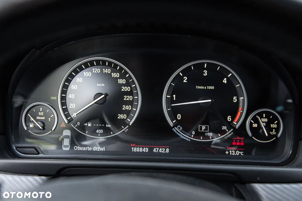 BMW Seria 5 M550d xDrive - 13